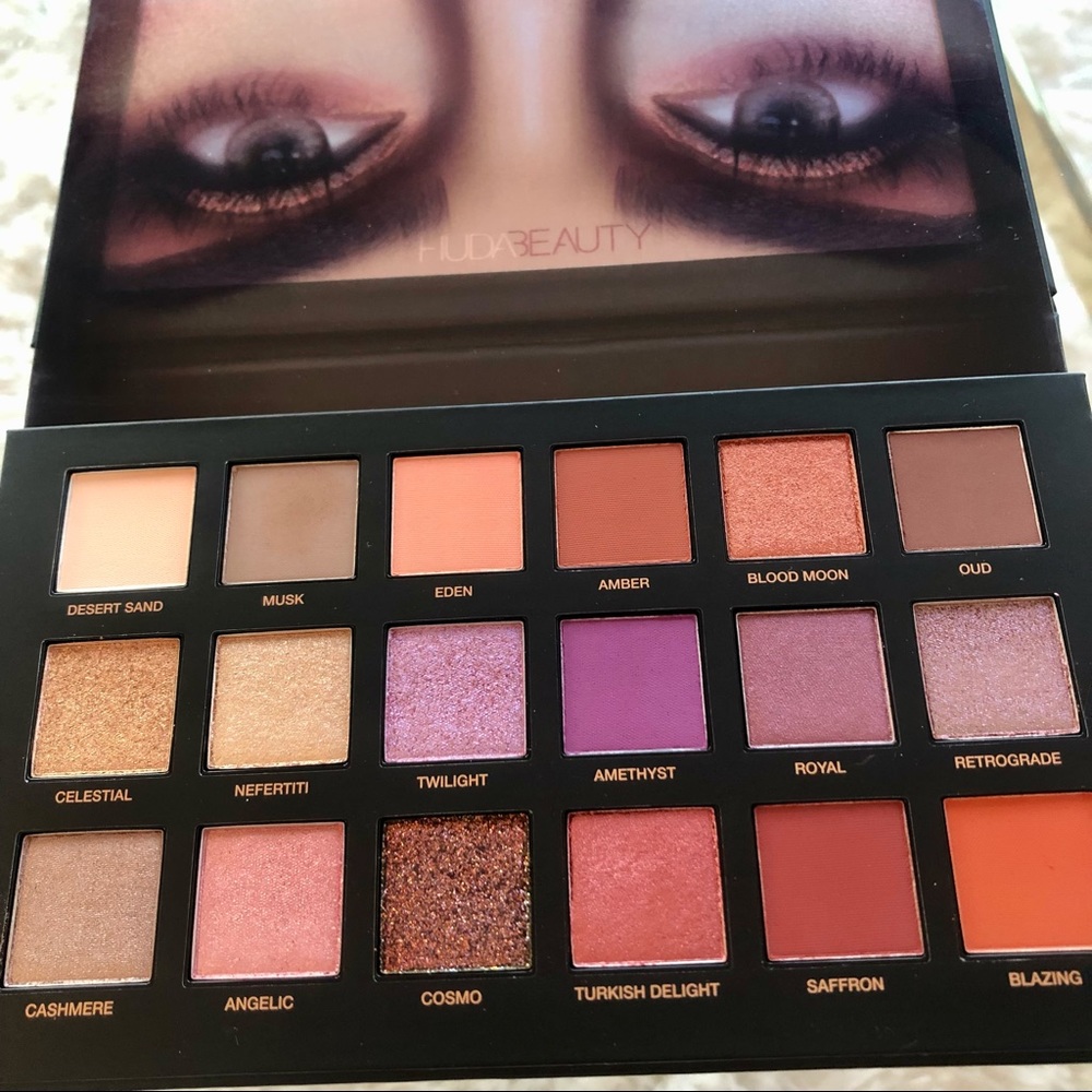 HUDA BEAUTY Desert Dusk Eyeshadow Palette